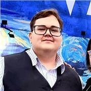 Tenho material próprio e didática especializada para ensino personalizado e adaptado